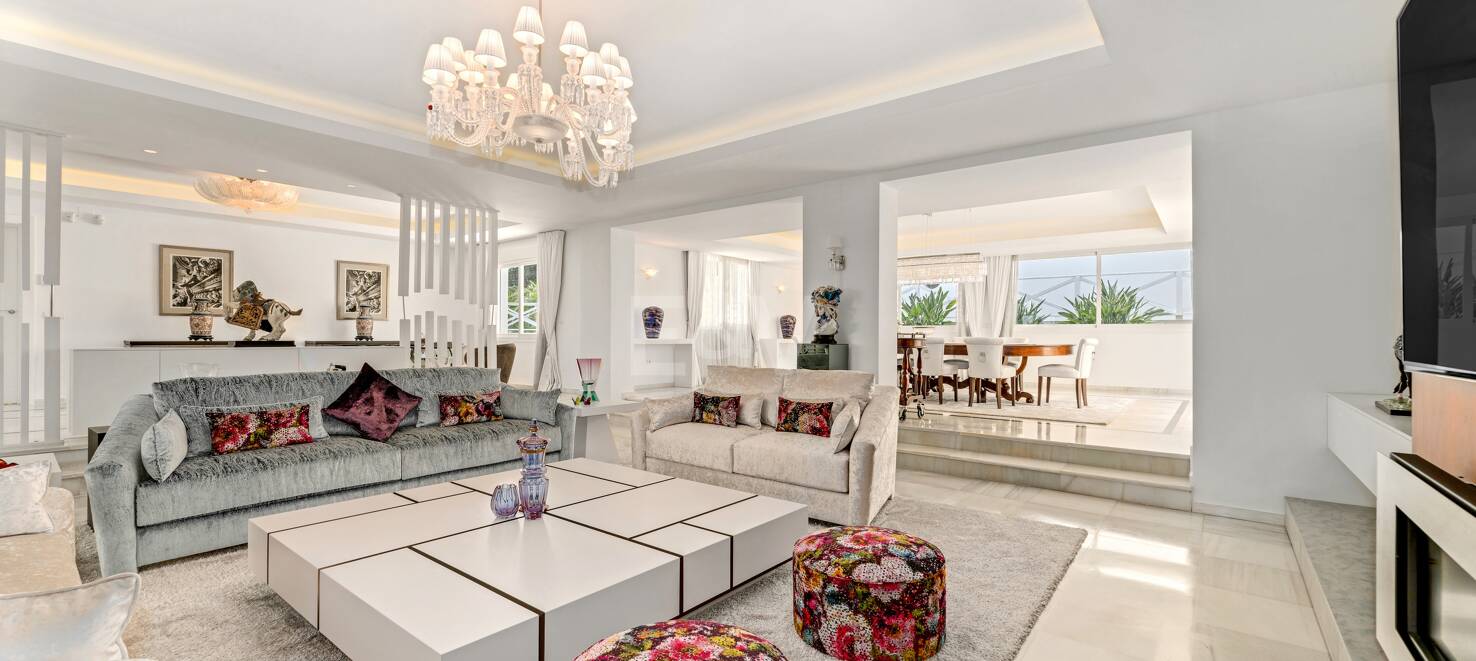 Exclusive 8-Bedroom Villa in Las Lomas de Marbella Club with Majestic Mountain Views