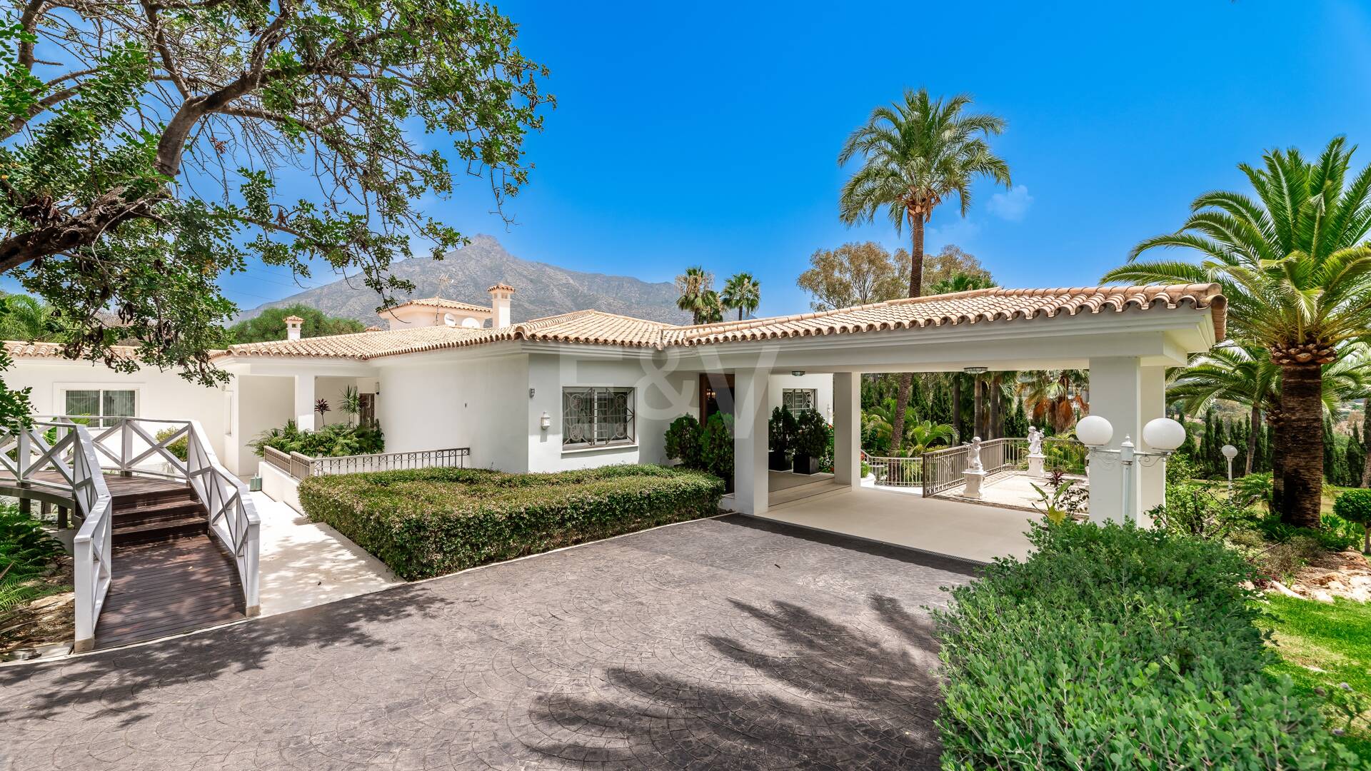 Ekskluzywny 8- Sypialnia Villa w Las Lomas de Marbella Club z Majestic Mountain Views