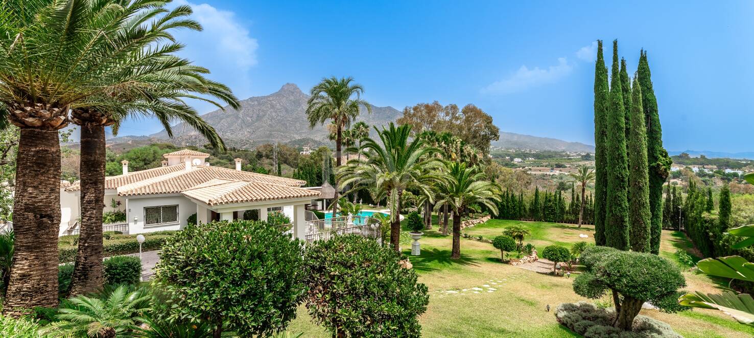 Exclusive 8-Bedroom Villa in Las Lomas de Marbella Club with Majestic Mountain Views