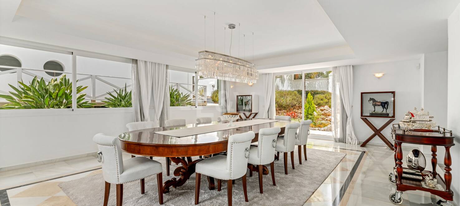 Exclusive 8-Bedroom Villa in Las Lomas de Marbella Club with Majestic Mountain Views