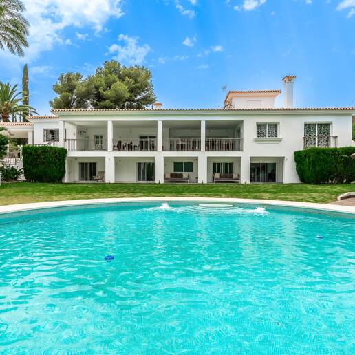 Exclusive 8-Bedroom Villa in Las Lomas de Marbella Club with Majestic Mountain Views