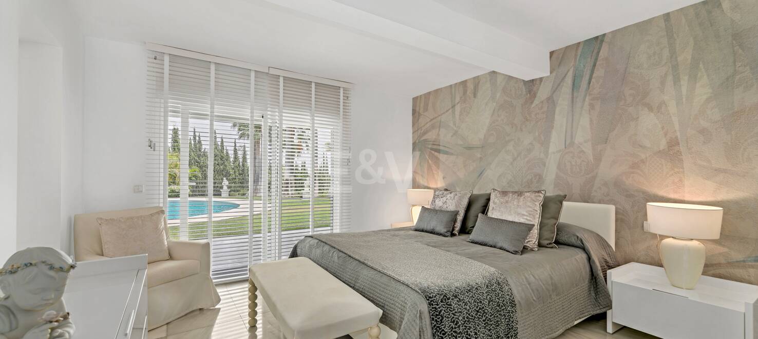 Exclusive 8-Bedroom Villa in Las Lomas de Marbella Club with Majestic Mountain Views
