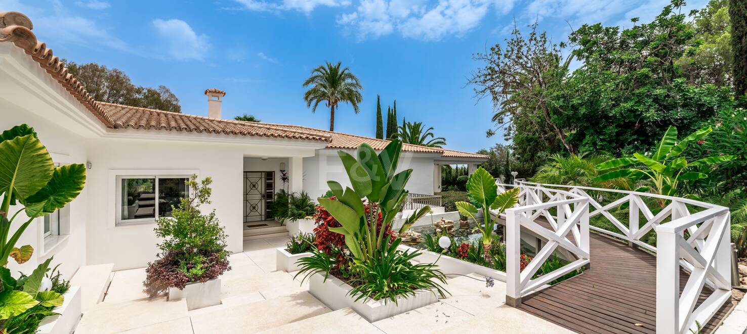 Exclusive 8-Bedroom Villa in Las Lomas de Marbella Club with Majestic Mountain Views