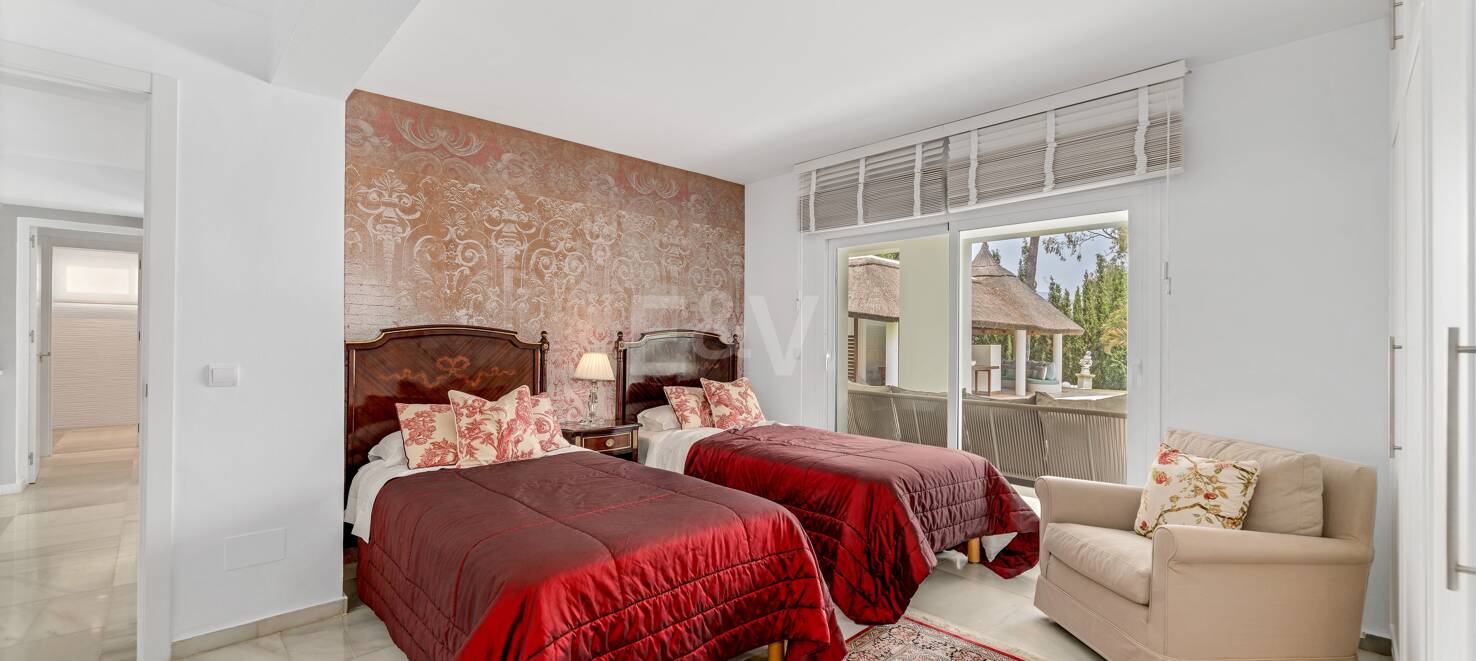 Exclusive 8-Bedroom Villa in Las Lomas de Marbella Club with Majestic Mountain Views