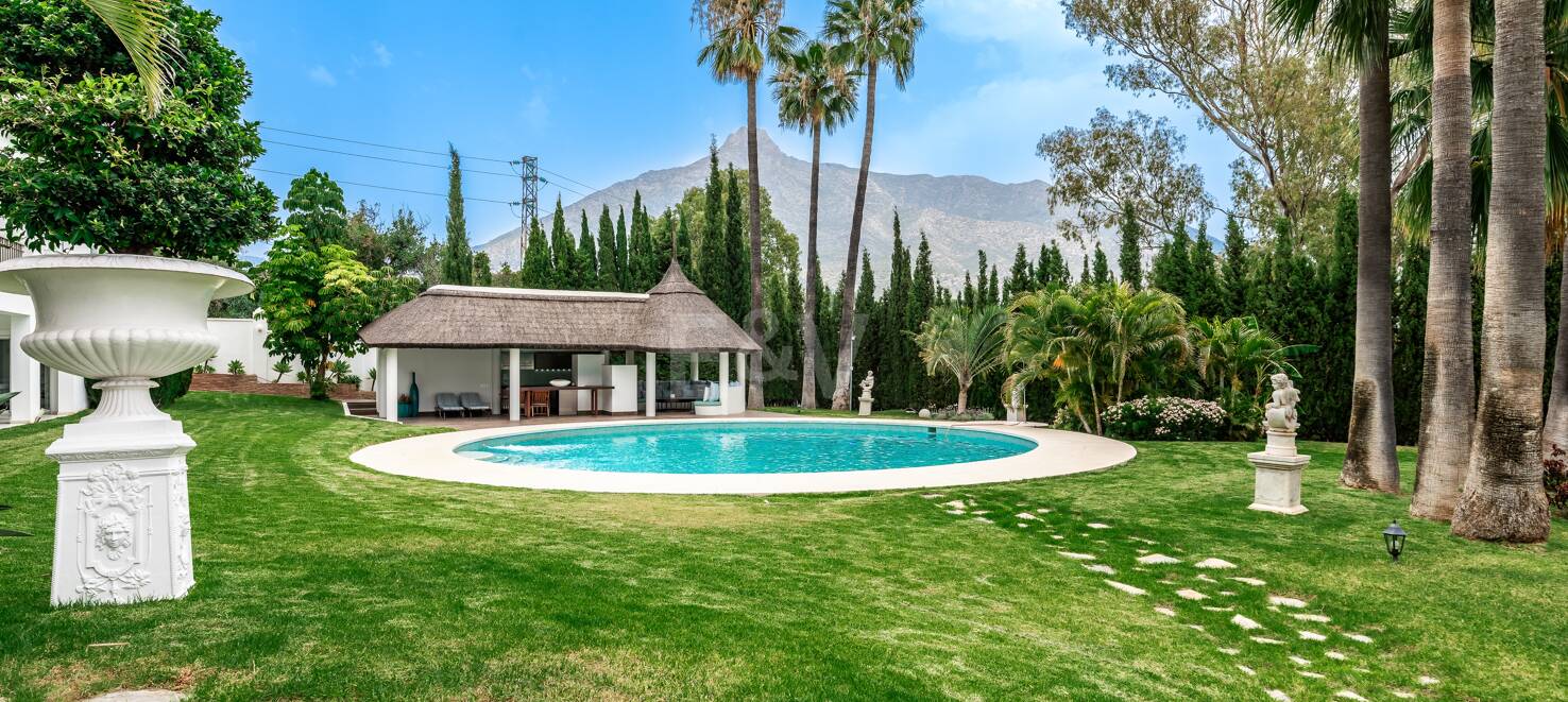 Exclusive 8-Bedroom Villa in Las Lomas de Marbella Club with Majestic Mountain Views