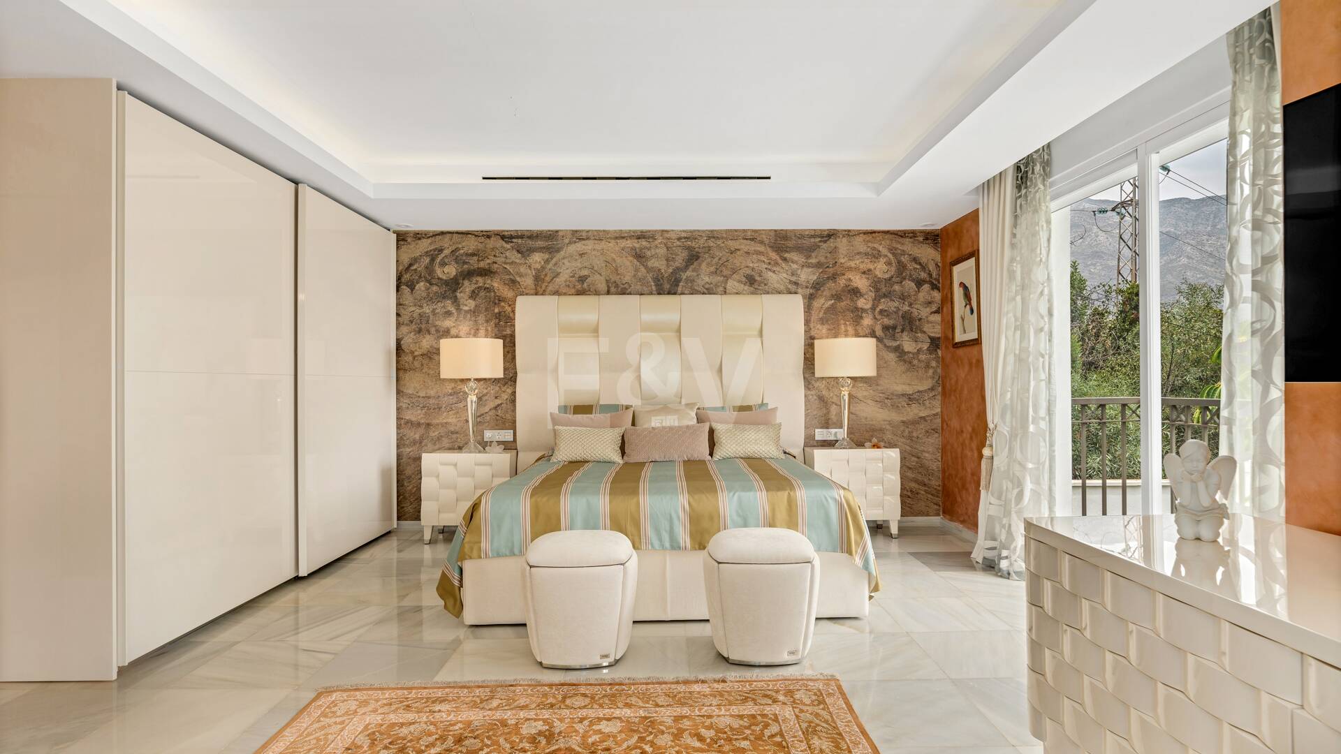 Ekskluzywny 8- Sypialnia Villa w Las Lomas de Marbella Club z Majestic Mountain Views