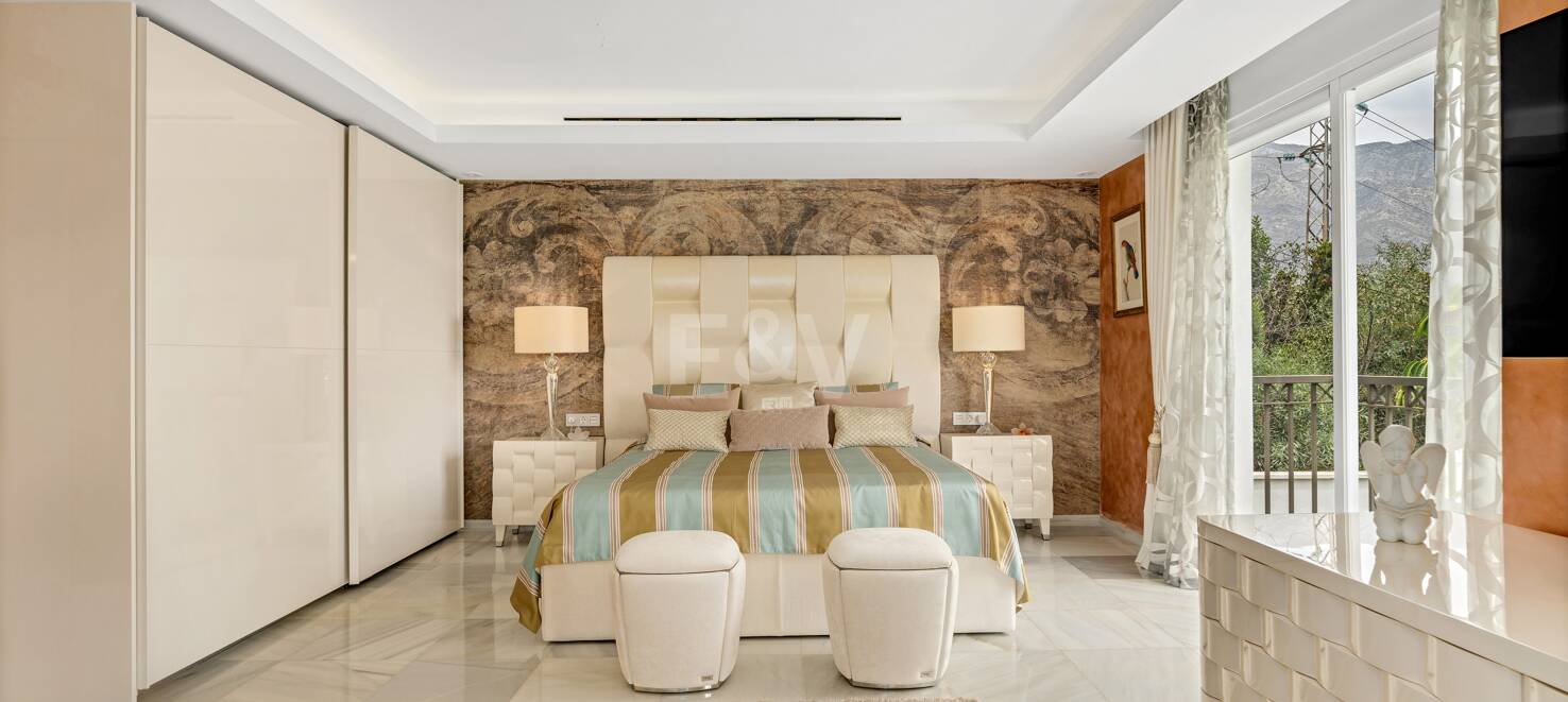 Exclusive 8-Bedroom Villa in Las Lomas de Marbella Club with Majestic Mountain Views