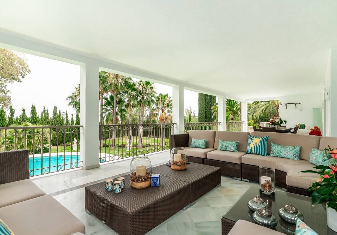 Exclusiva villa en Lomas de Marbella Club, de 8 dormitorios con vistas a la montaña