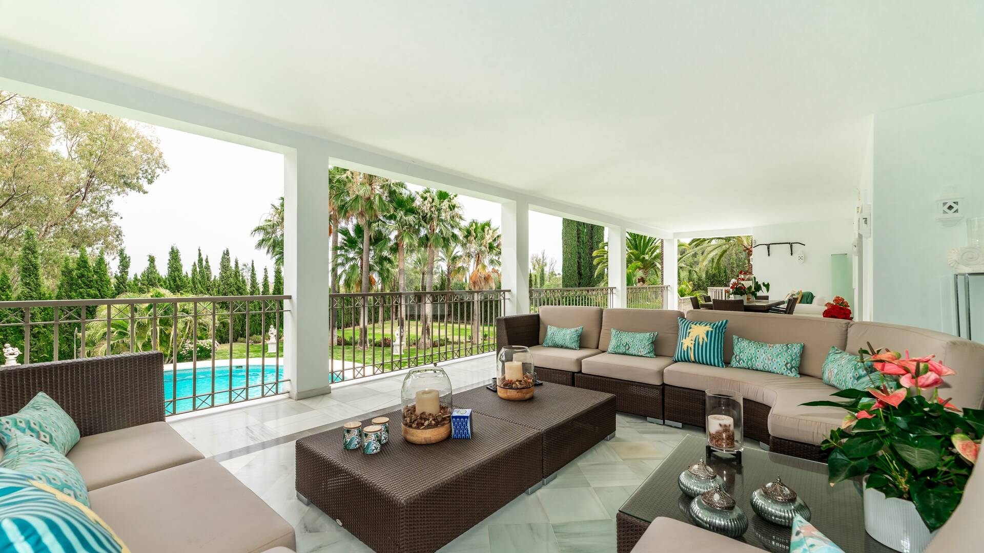 Ekskluzywny 8- Sypialnia Villa w Las Lomas de Marbella Club z Majestic Mountain Views