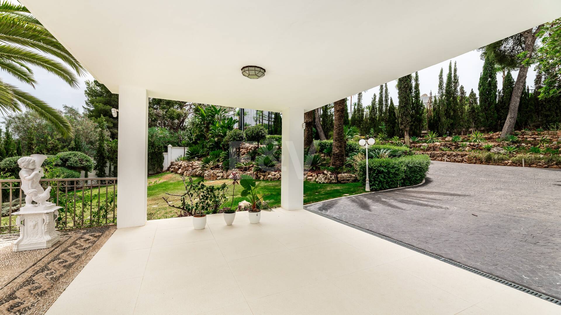 Ekskluzywny 8- Sypialnia Villa w Las Lomas de Marbella Club z Majestic Mountain Views