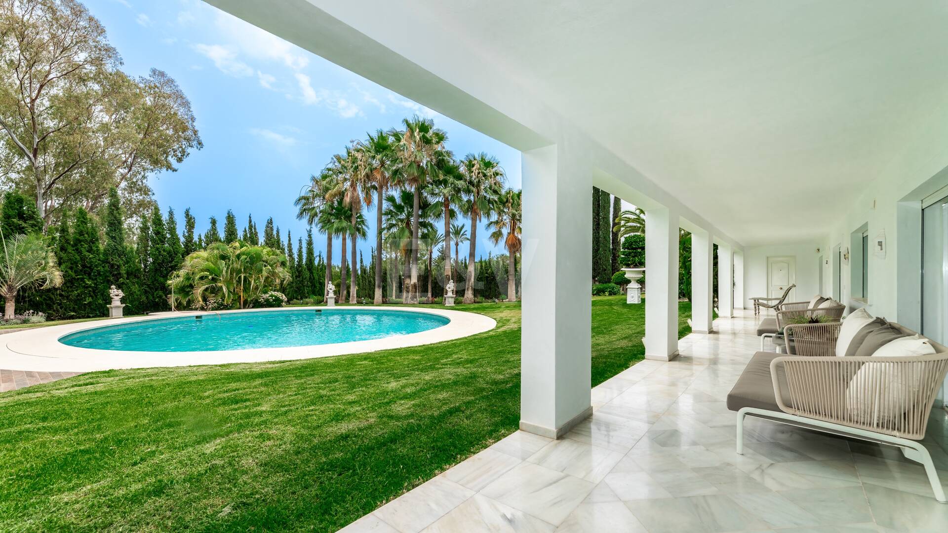 Ekskluzywny 8- Sypialnia Villa w Las Lomas de Marbella Club z Majestic Mountain Views