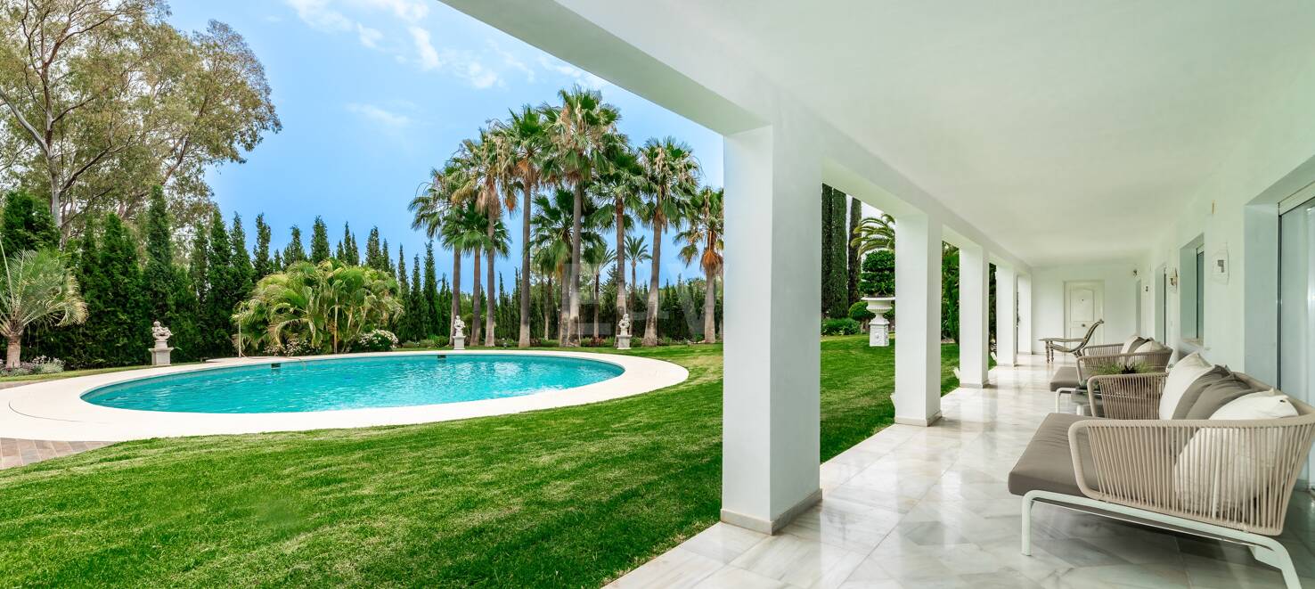 Exclusive 8-Bedroom Villa in Las Lomas de Marbella Club with Majestic Mountain Views