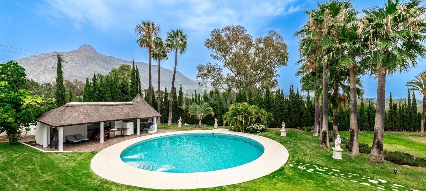 Exclusive 8-Bedroom Villa in Las Lomas de Marbella Club with Majestic Mountain Views