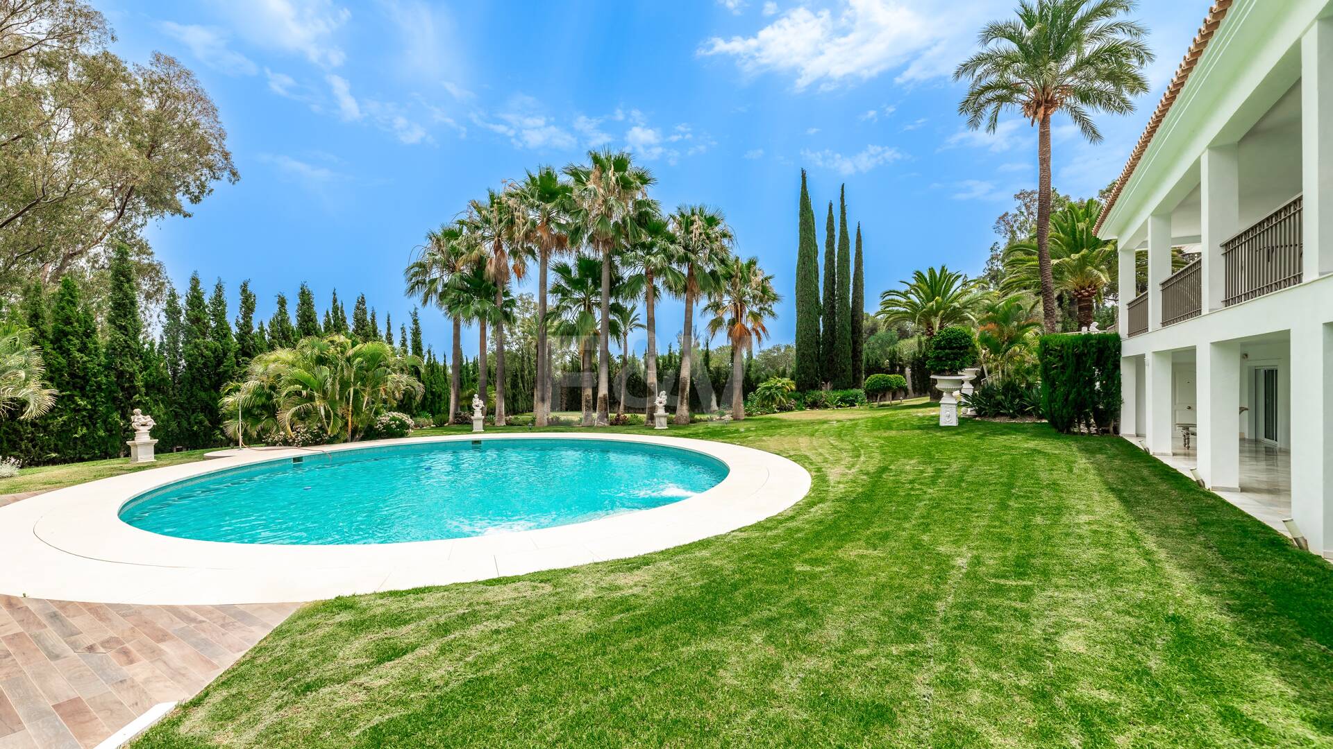 Ekskluzywny 8- Sypialnia Villa w Las Lomas de Marbella Club z Majestic Mountain Views