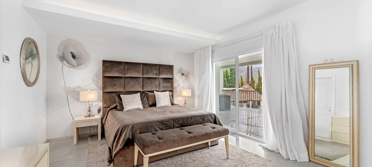 Exclusive 8-Bedroom Villa in Las Lomas de Marbella Club with Majestic Mountain Views