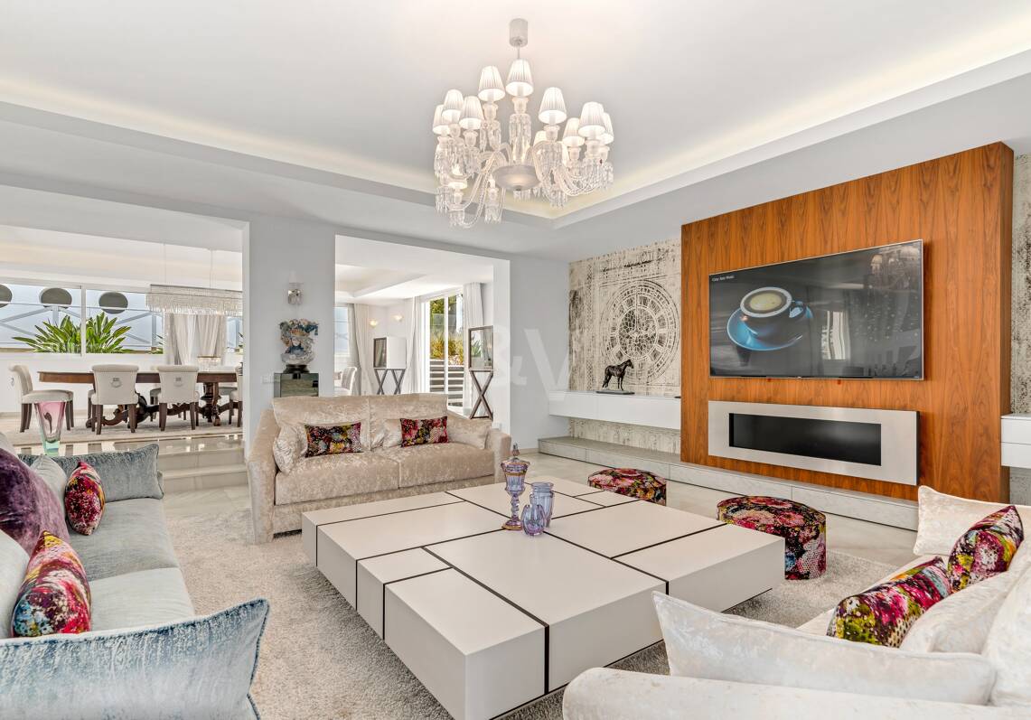 Exclusiva villa en Lomas de Marbella Club, de 8 dormitorios con vistas a la montaña