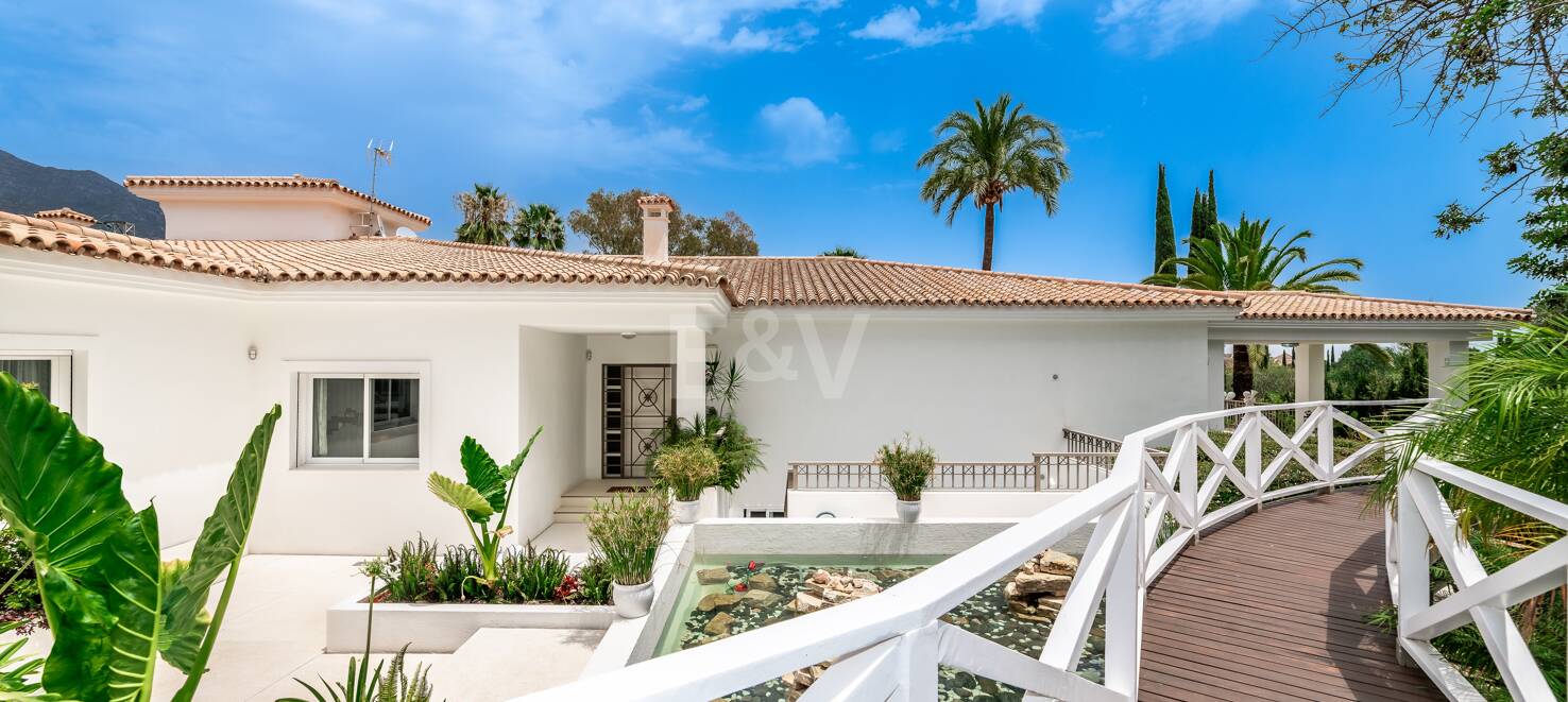 Exclusive 8-Bedroom Villa in Las Lomas de Marbella Club with Majestic Mountain Views