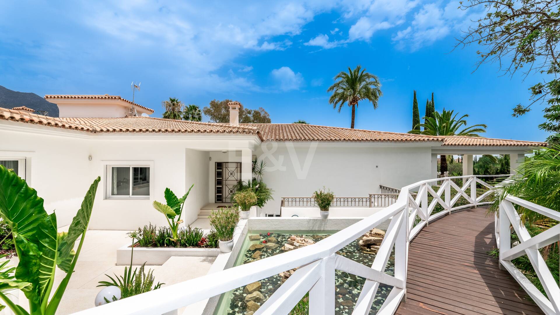 Ekskluzywny 8- Sypialnia Villa w Las Lomas de Marbella Club z Majestic Mountain Views