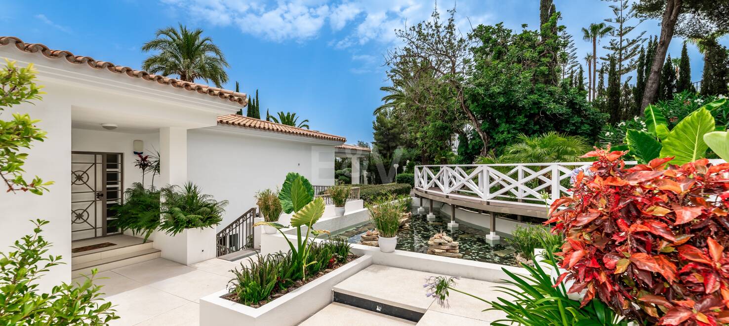 Exclusive 8-Bedroom Villa in Las Lomas de Marbella Club with Majestic Mountain Views