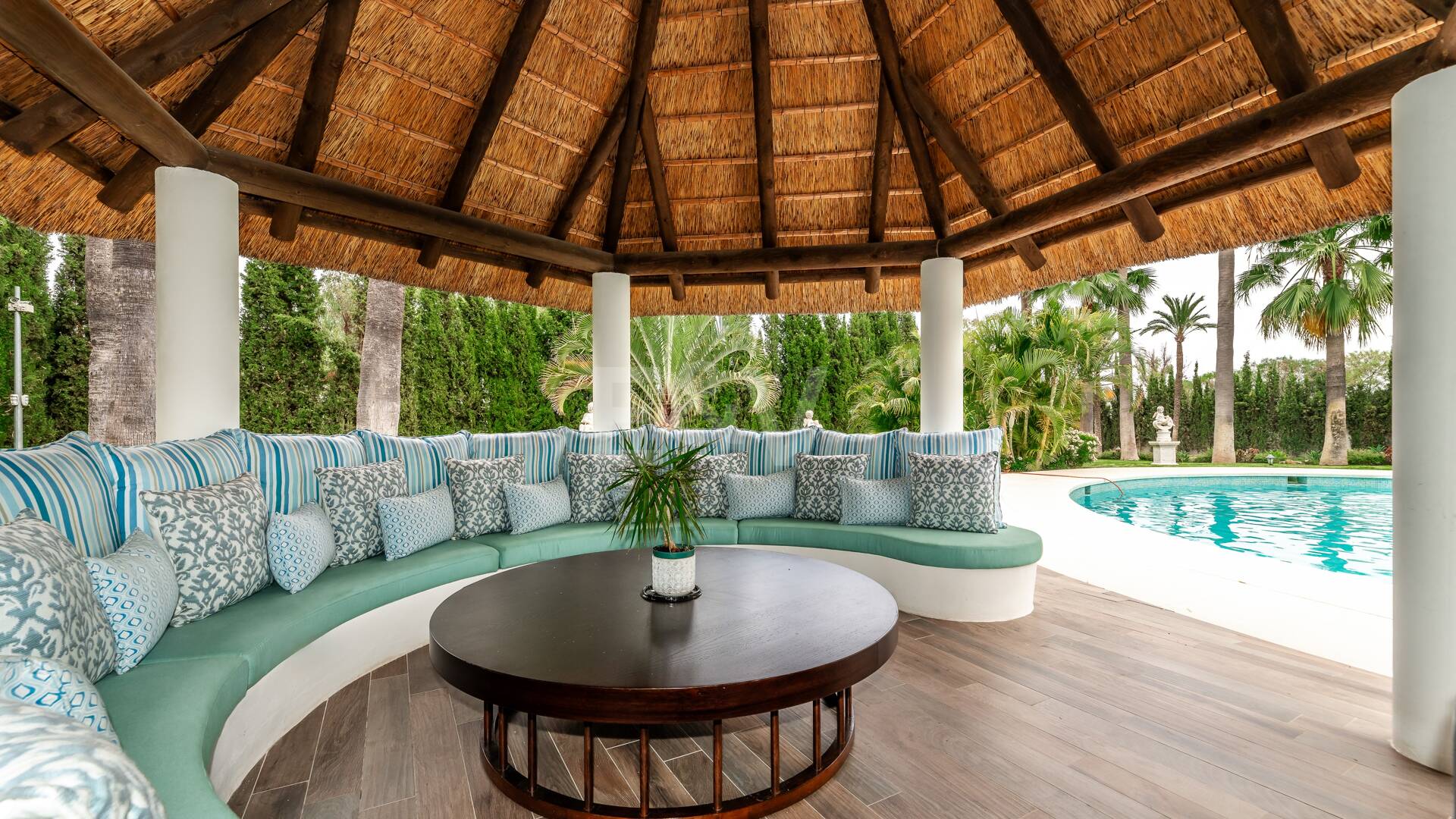 Ekskluzywny 8- Sypialnia Villa w Las Lomas de Marbella Club z Majestic Mountain Views