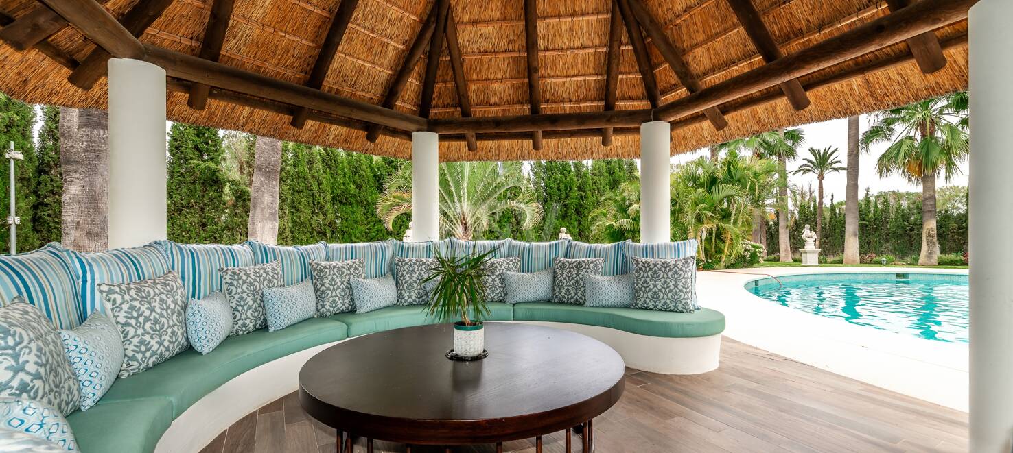 Exclusive 8-Bedroom Villa in Las Lomas de Marbella Club with Majestic Mountain Views