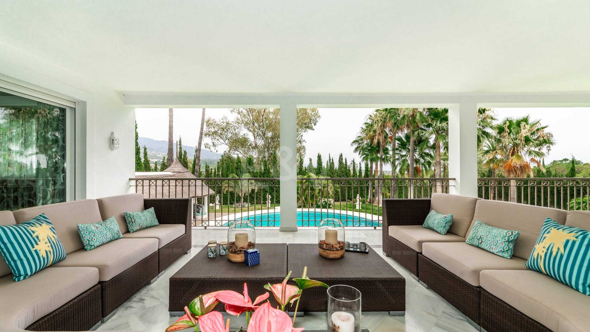 Ekskluzywny 8- Sypialnia Villa w Las Lomas de Marbella Club z Majestic Mountain Views