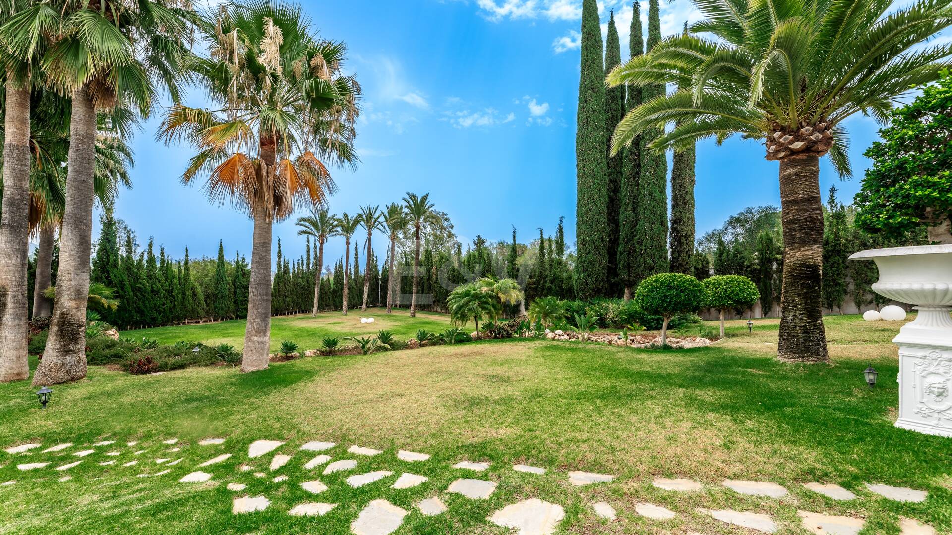 Ekskluzywny 8- Sypialnia Villa w Las Lomas de Marbella Club z Majestic Mountain Views