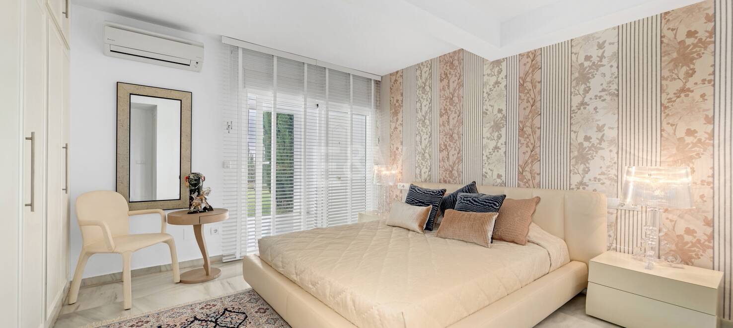 Exclusive 8-Bedroom Villa in Las Lomas de Marbella Club with Majestic Mountain Views