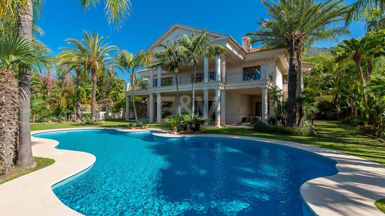 Impresionante villa con vistas al mar en el corazón de Sierra Blanca