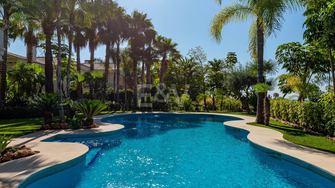 Impresionante villa con vistas al mar en el corazón de Sierra Blanca