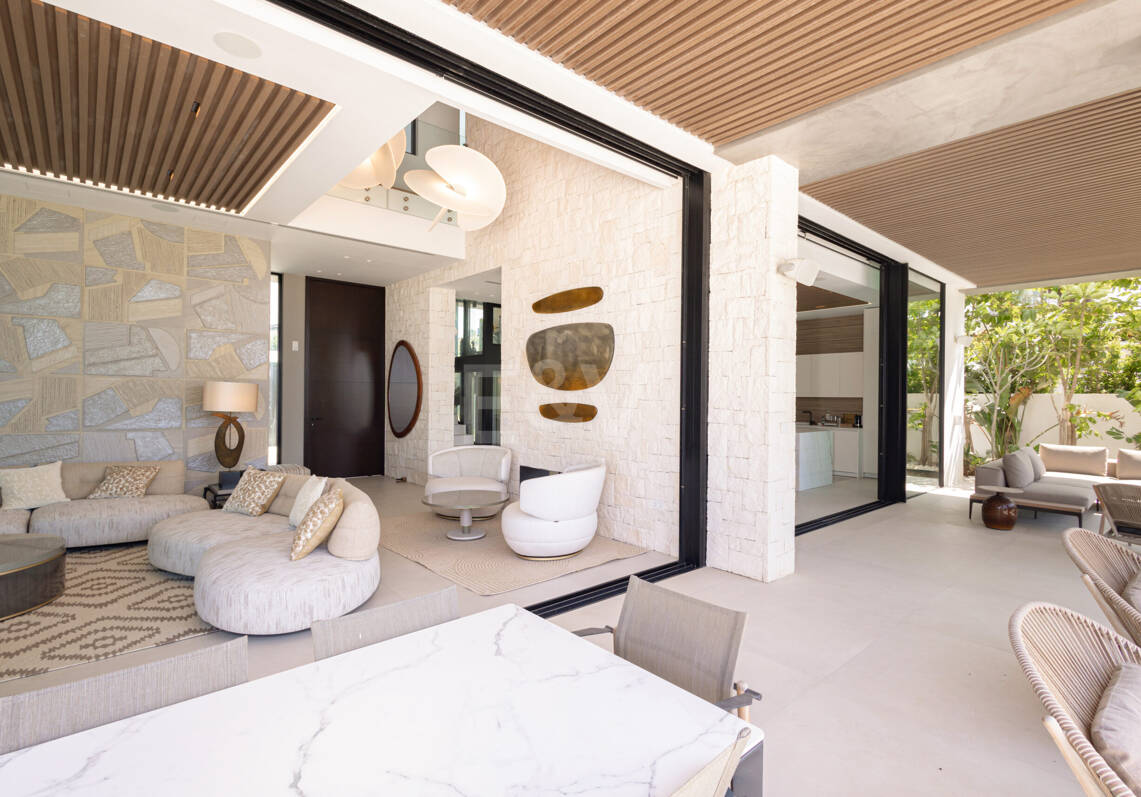 Impresionante villa de lujo en primera línea de playa en San Pedro de Alcántara