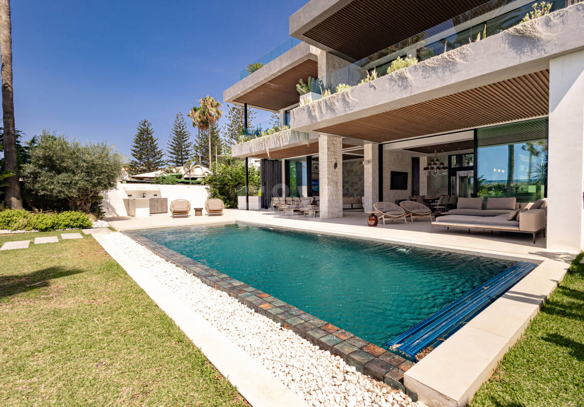 Impresionante villa de lujo en primera línea de playa en San Pedro de Alcántara