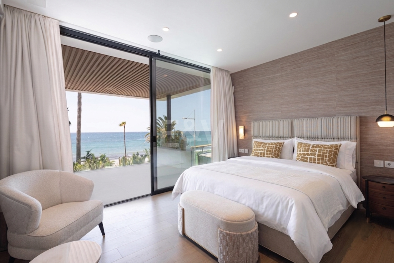 Impresionante villa de lujo en primera línea de playa en San Pedro de Alcántara