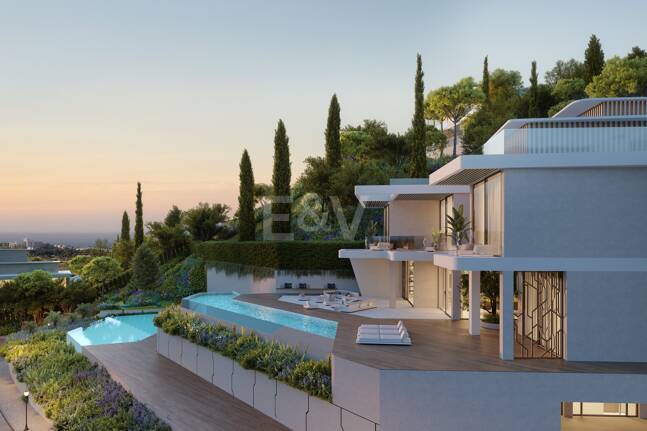 Von Lamborghini inspirierte Villa mit einer spektakulären Kombination aus Design, Golf und Meerblick in El Paraiso Alto