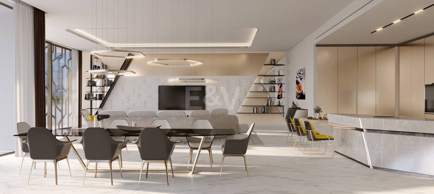 Von Lamborghini inspirierte Villa mit einer spektakulären Kombination aus Design, Golf und Meerblick in El Paraiso Alto
