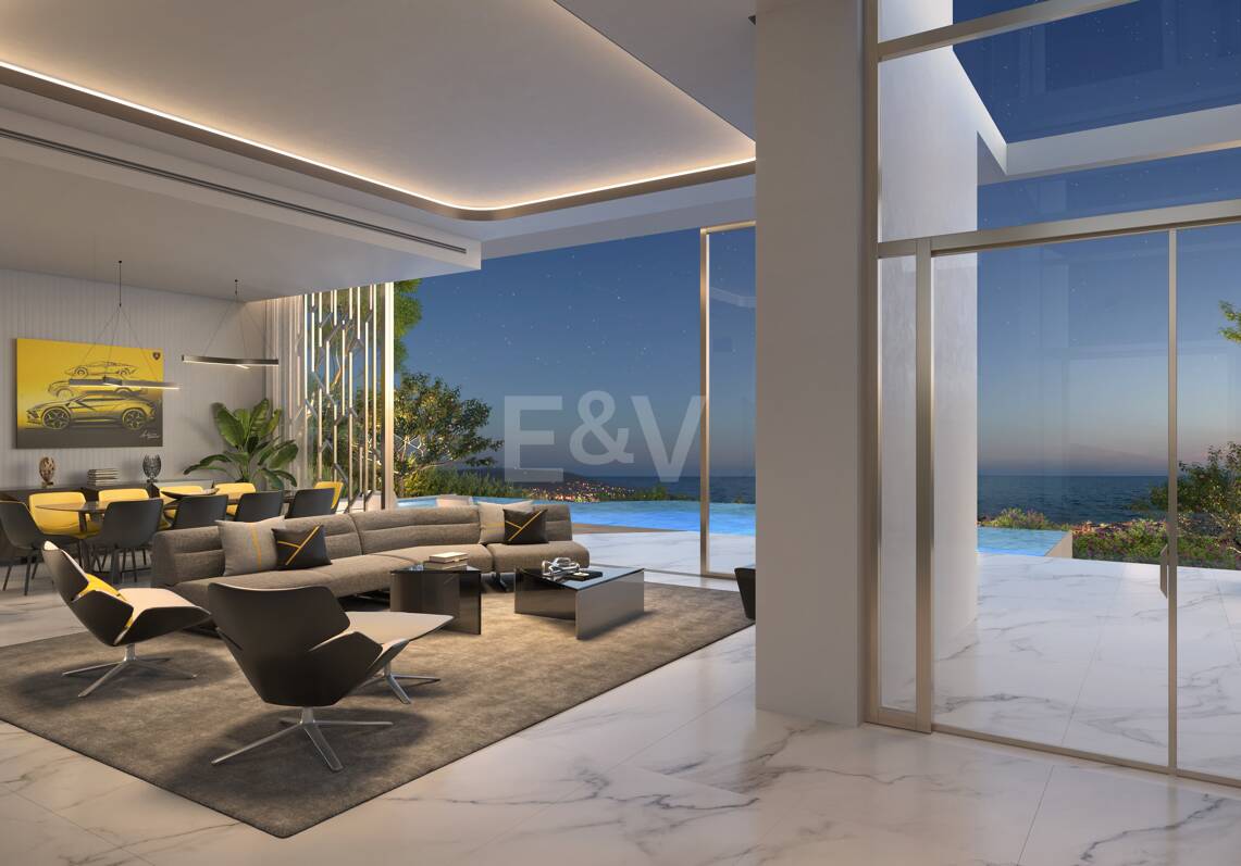 Von Lamborghini inspirierte El Paraiso Alto Villa mit Meer- und Golfblick
