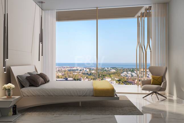 Villa inspirada en Lamborghini con vistas al mar y al golf en El Paraiso Alto