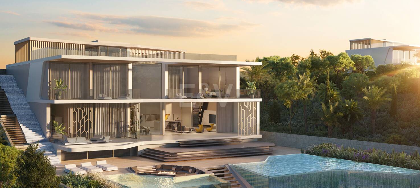 D'inspiration lamborghini Villa avec vue sur la mer et le golf à El Paraiso Alto