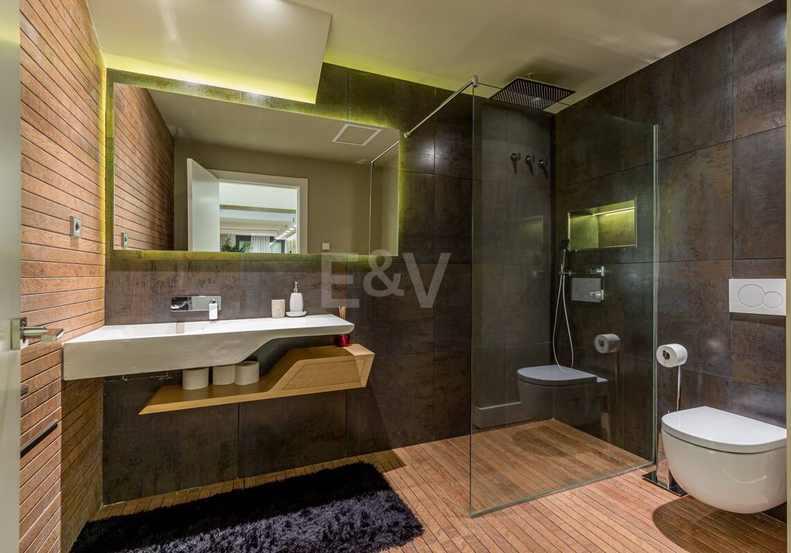 Luxury duplex in a prime location of Puerto Banus with direct access to the beach
