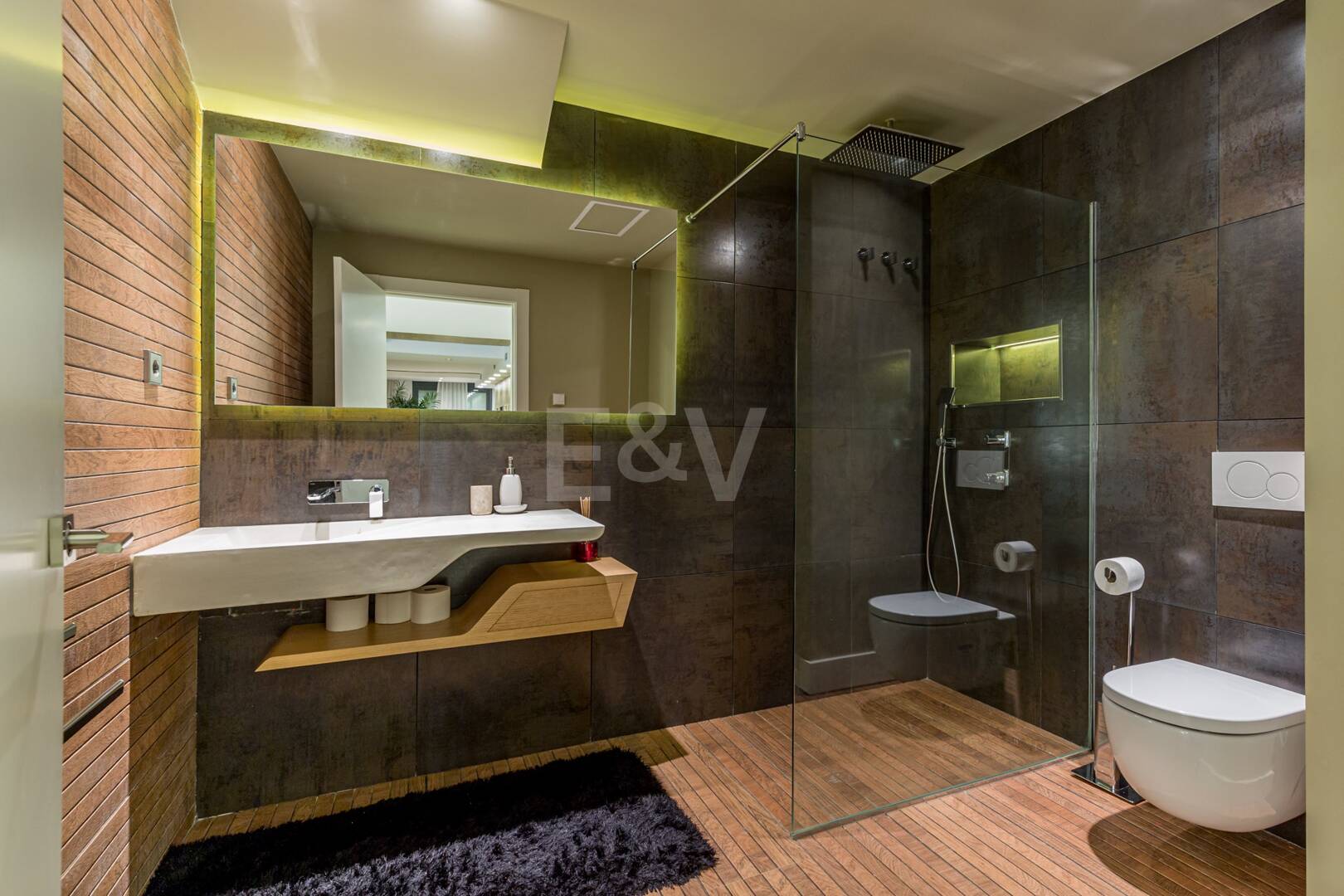 Duplex de luxe dans un emplacement privilégié de Puerto Banus avec accès direct à la plage