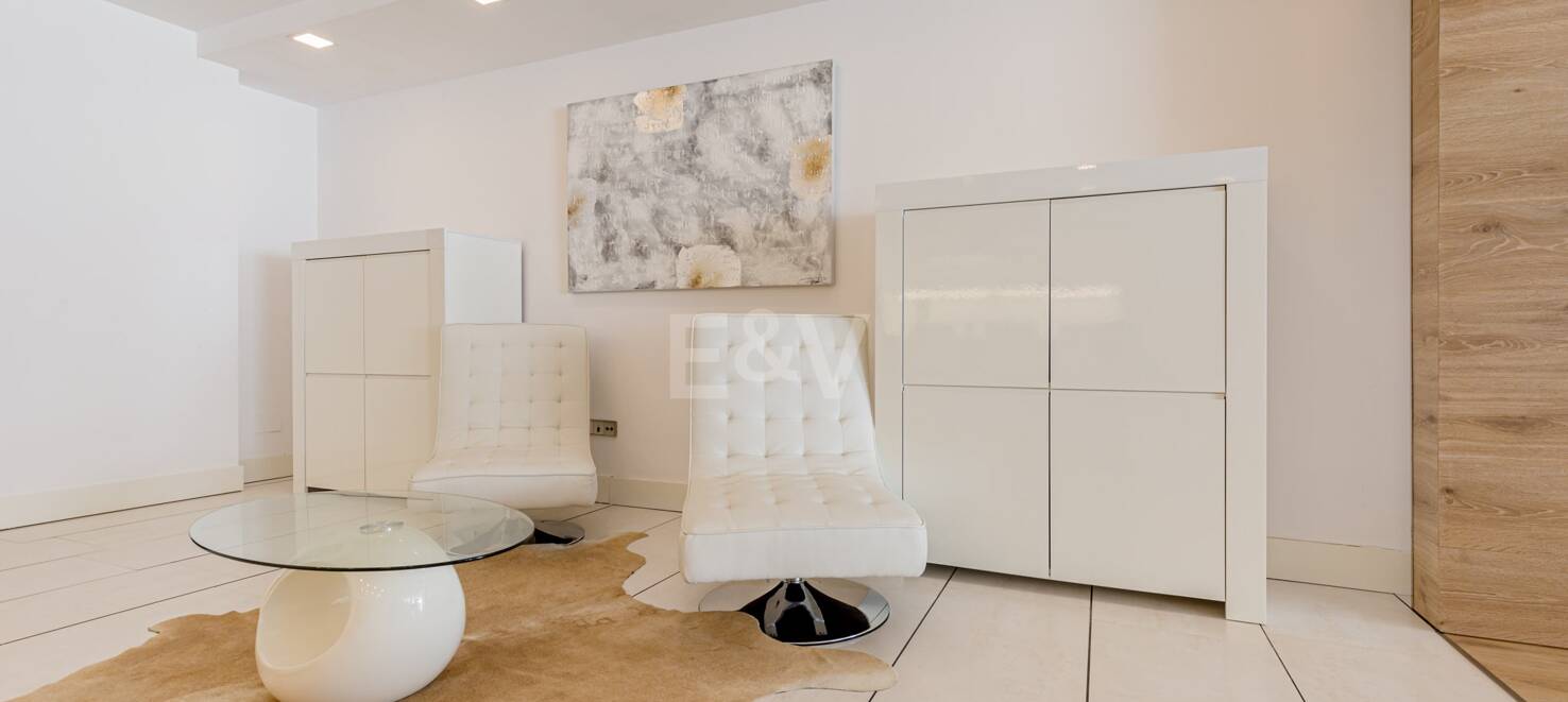 Luxuriöses Duplex in bester Lage von Puerto Banus mit direktem Zugang zum Strand