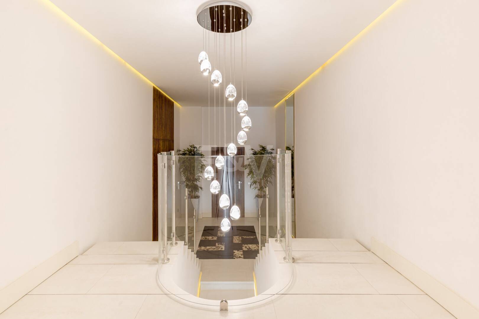 Duplex de luxe dans un emplacement privilégié de Puerto Banus avec accès direct à la plage