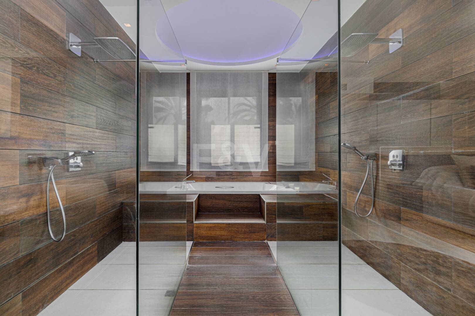 Duplex de luxe dans un emplacement privilégié de Puerto Banus avec accès direct à la plage