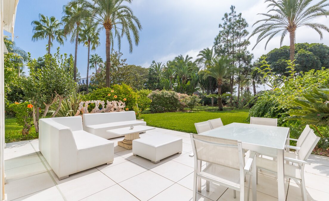 Luxury duplex in a prime location of Puerto Banus with direct access to the beach