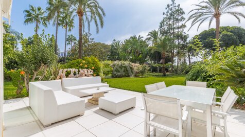 Duplex de luxe dans un emplacement privilégié de Puerto Banus avec accès direct à la plage