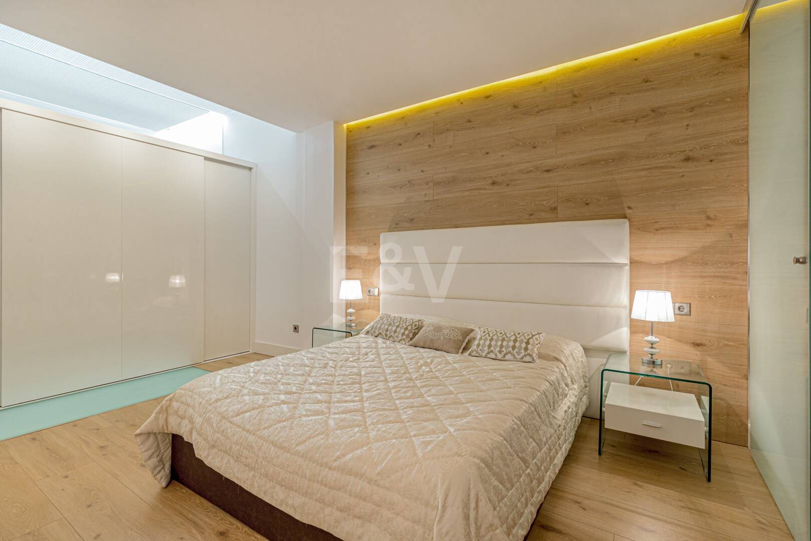 Duplex de luxe dans un emplacement privilégié de Puerto Banus avec accès direct à la plage