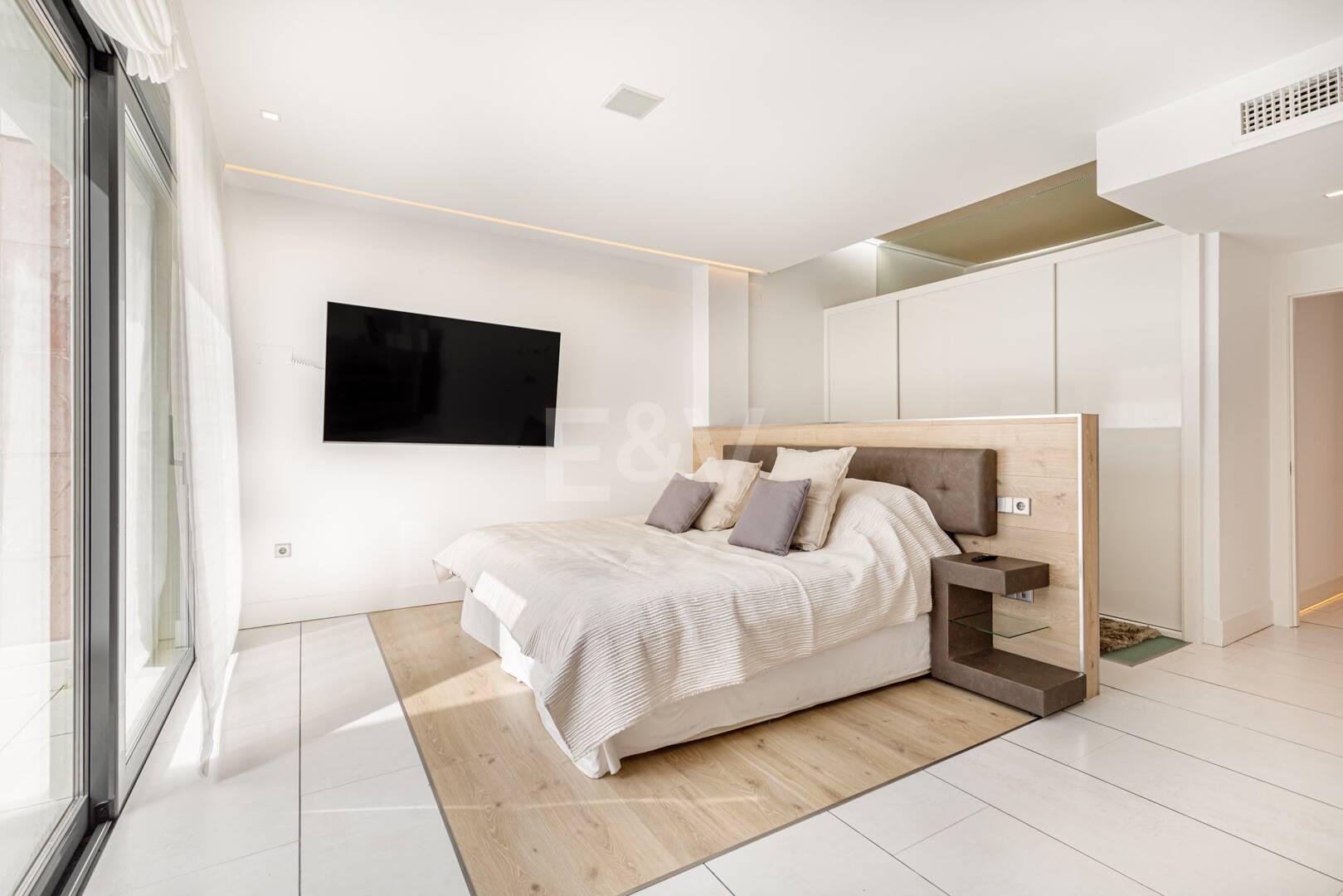 Duplex de luxe dans un emplacement privilégié de Puerto Banus avec accès direct à la plage