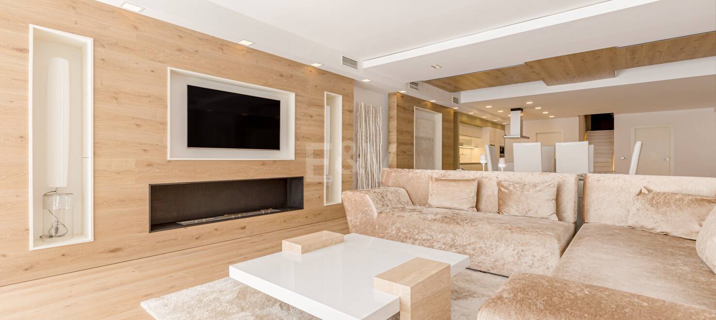 Luxuriöses Duplex in bester Lage von Puerto Banus mit direktem Zugang zum Strand