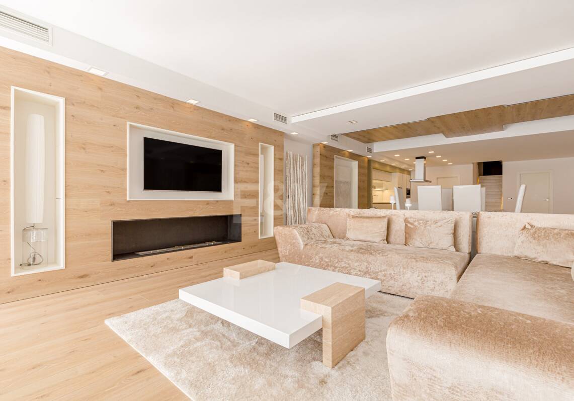 Luxury duplex in a prime location of Puerto Banus with direct access to the beach