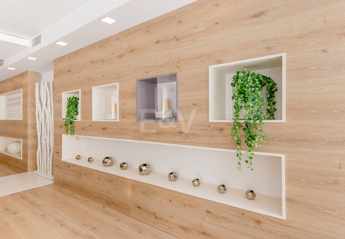 Lyxduplex i ett utmärkt läge i Puerto Banus med direkt tillgång till stranden